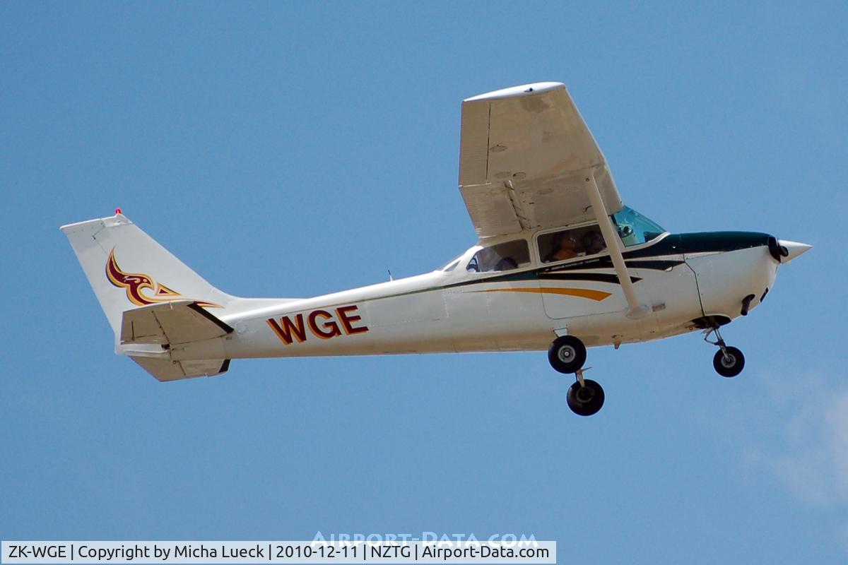 ZK-WGE, Cessna 172K Skyhawk C/N 17258978, At Tauranga