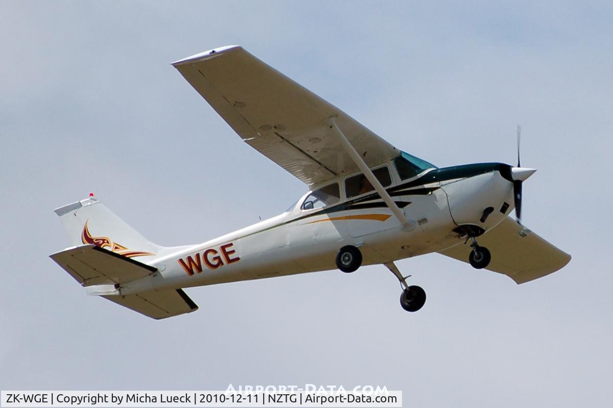 ZK-WGE, Cessna 172K Skyhawk C/N 17258978, At Tauranga