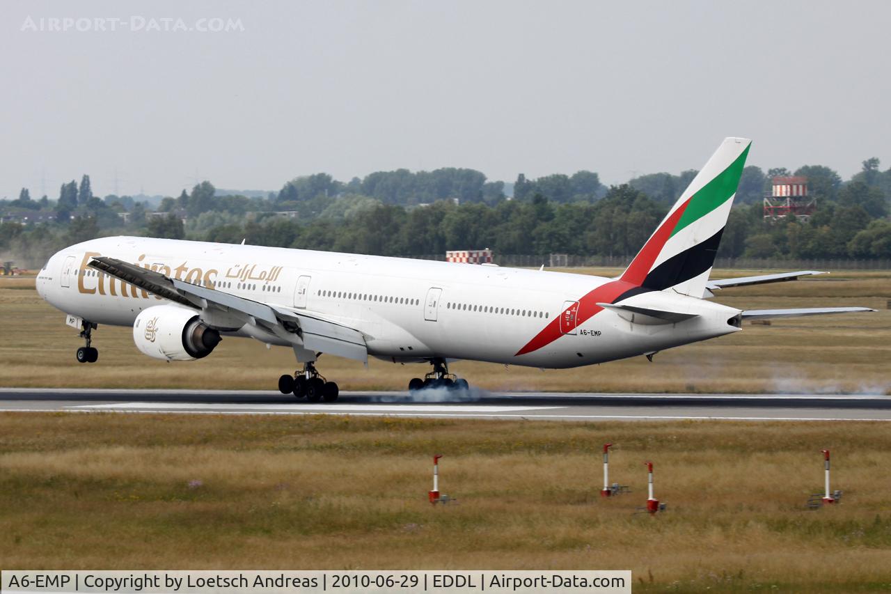 A6-EMP, 2001 Boeing 777-31H C/N 29395, touchdown