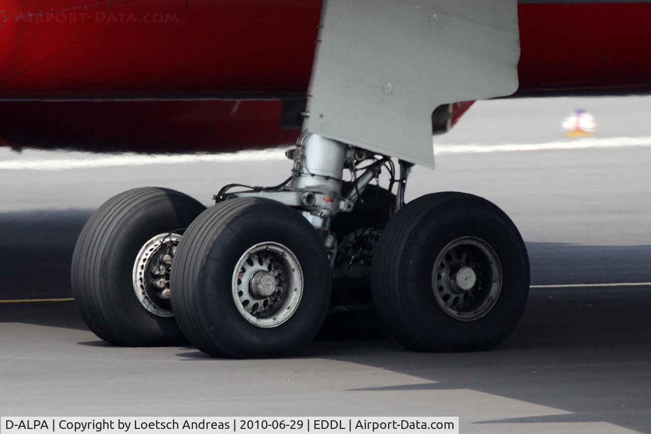 D-ALPA, 2001 Airbus A330-223 C/N 403, main gear