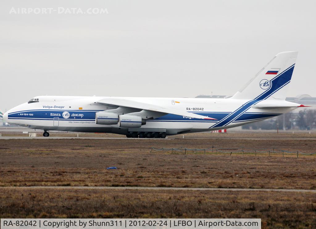 RA-82042, 1991 Antonov An-124-100 Ruslan C/N 9773054055093/0606, Lining rwy 32L for departure... Now without 20th anniversary logo...
