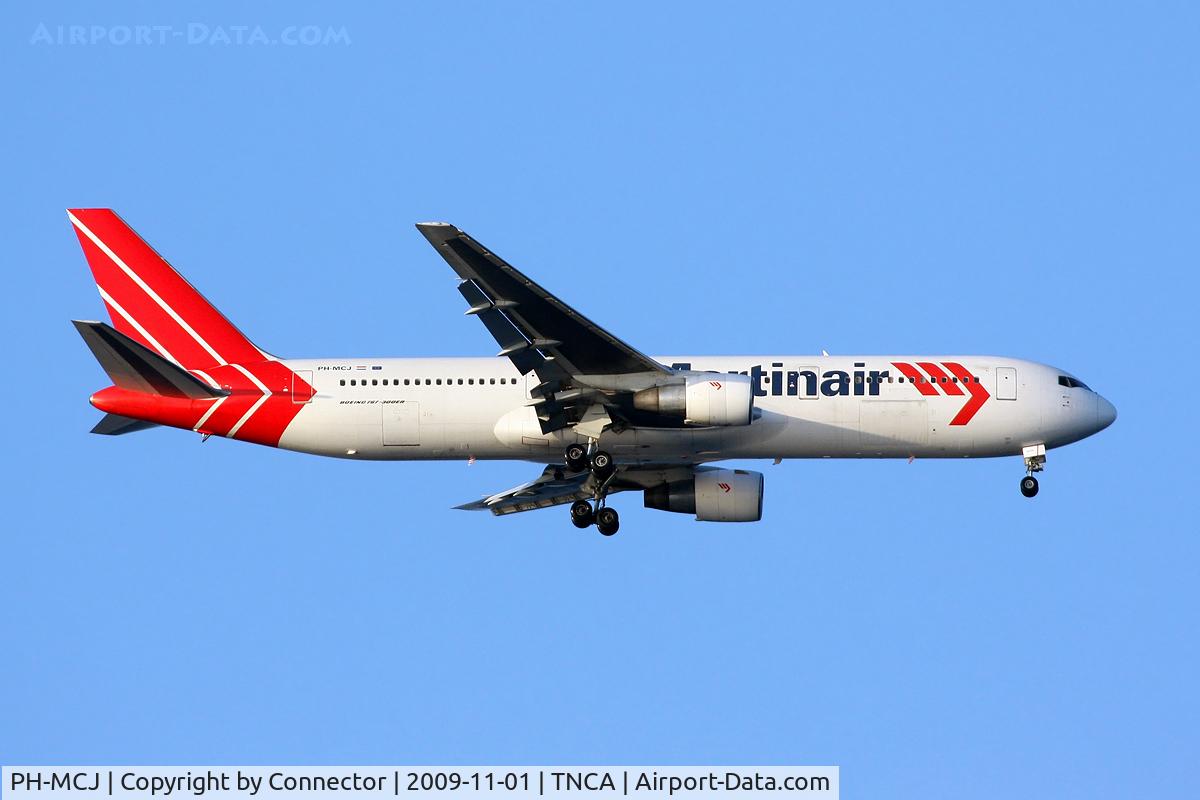 PH-MCJ, 1993 Boeing 767-33A C/N 25535, Arriving at Aruba.