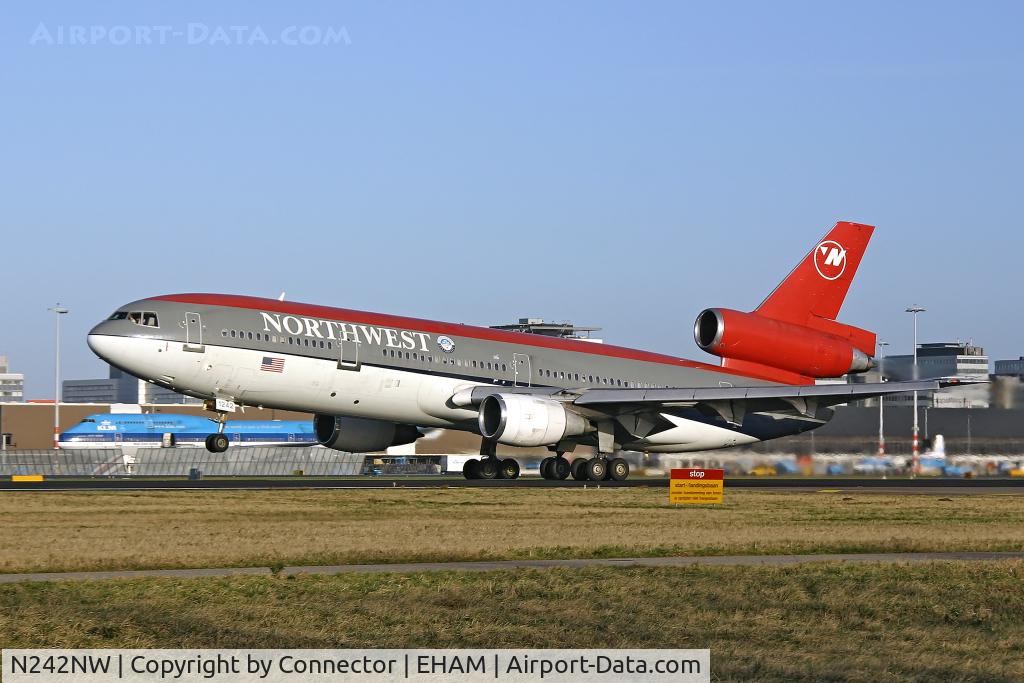 N242NW, 1981 McDonnell Douglas DC-10-30 C/N 47845, Leaving Amsterdam.