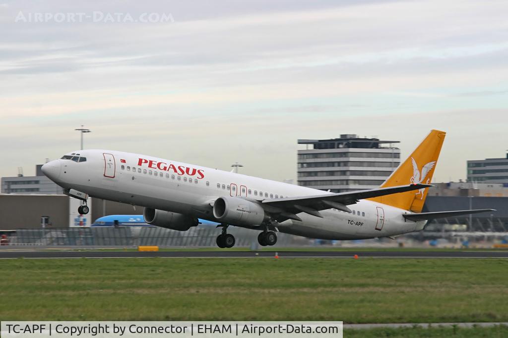 TC-APF, 2001 Boeing 737-86N C/N 28642, Leaving Amsterdam.