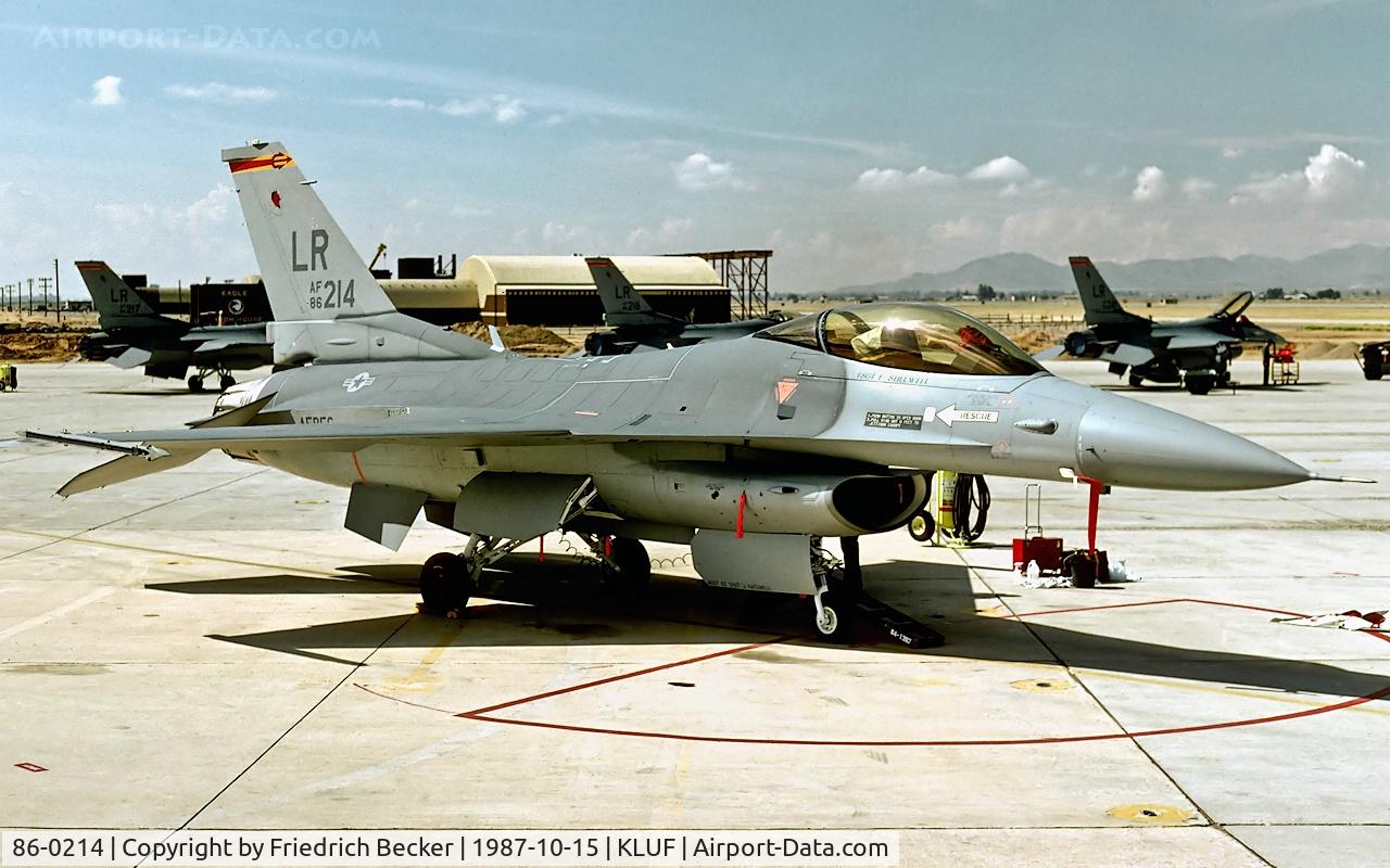 86-0214, 1968 General Dynamics F-16C-32-CF C/N 5C-320, flightline at Luke AFB