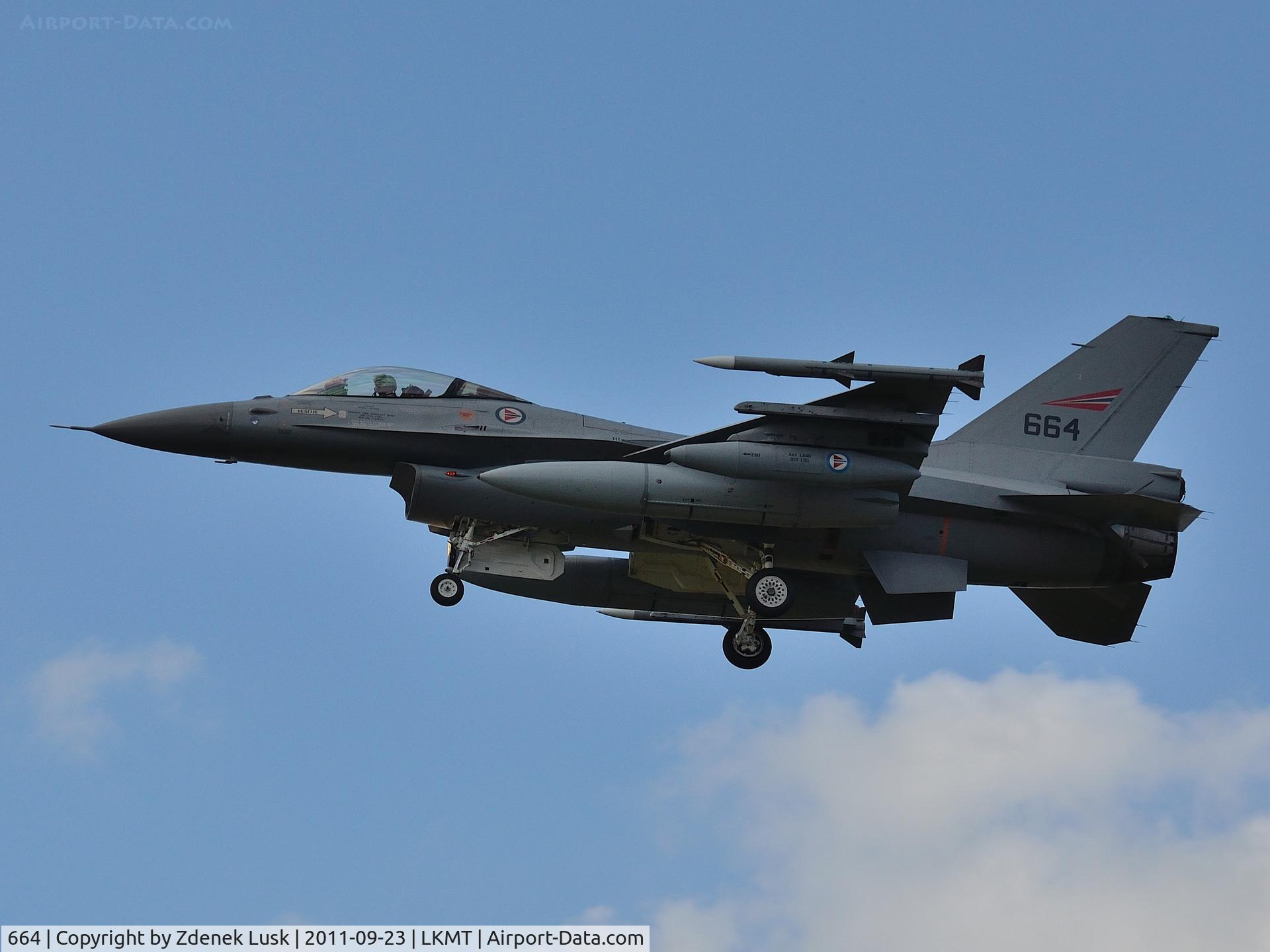 664, General Dynamics F-16AM Fighting Falcon C/N 6K-36, Arrival to Days of NATO 2011 event.