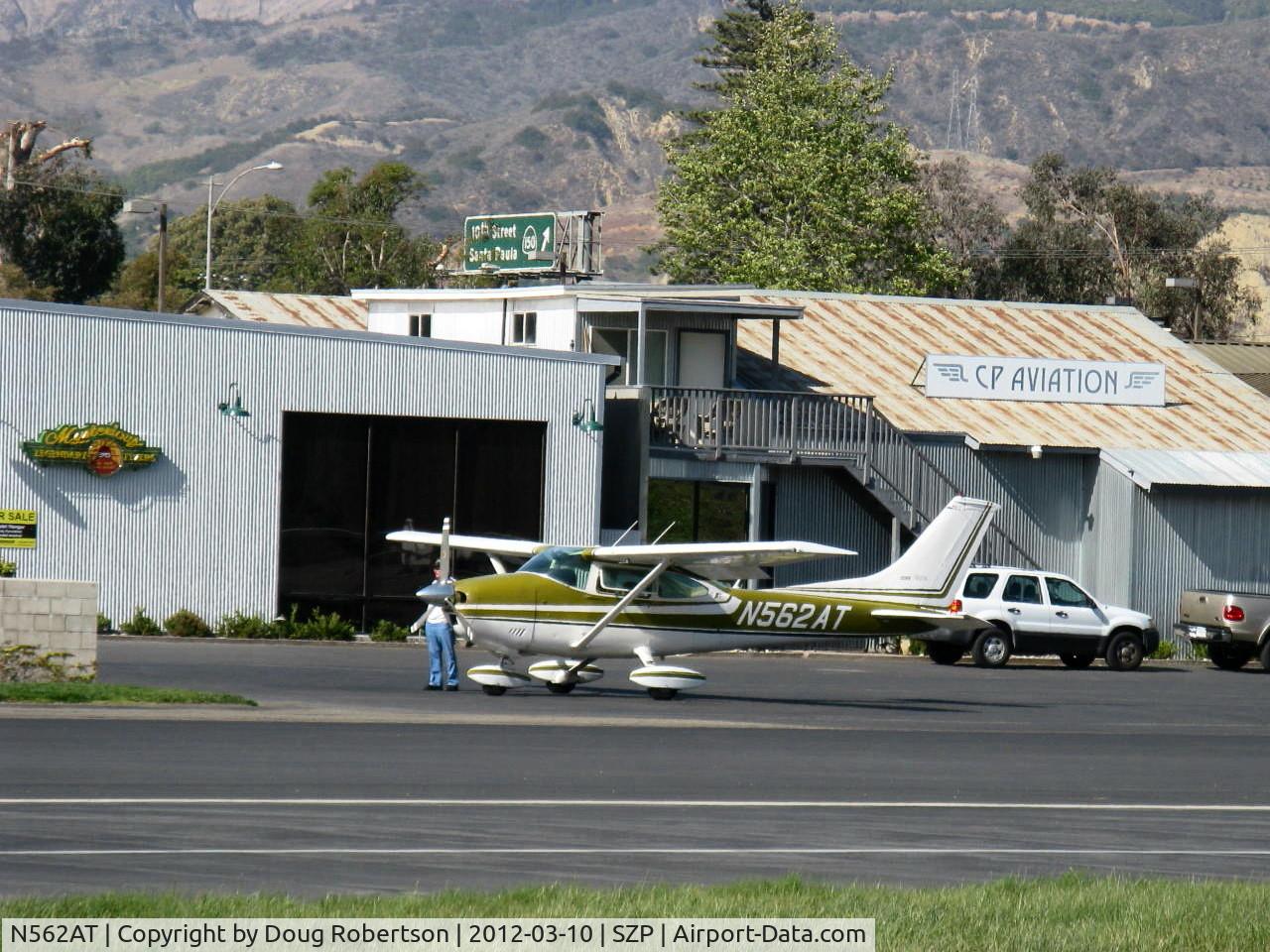 N562AT, 1974 Cessna 182P Skylane C/N 18263227, 1974 Cessna 182P SKYLANE, Continental O-470-S 230 Hp, refueling