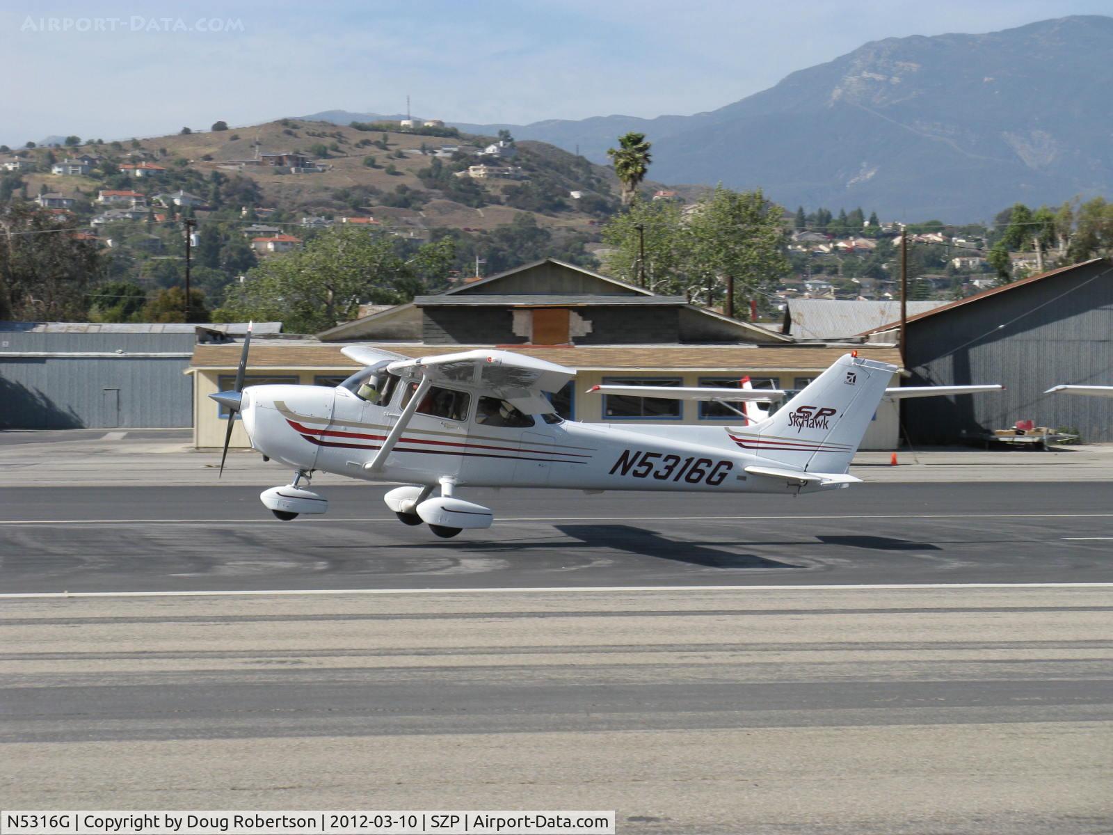 N5316G, Cessna 172S C/N 172S9294, 2005 Cessna 172S SKYHAWK SP, Lycoming IO-360-L2A 180 Hp, CS prop, landing Rwy 22