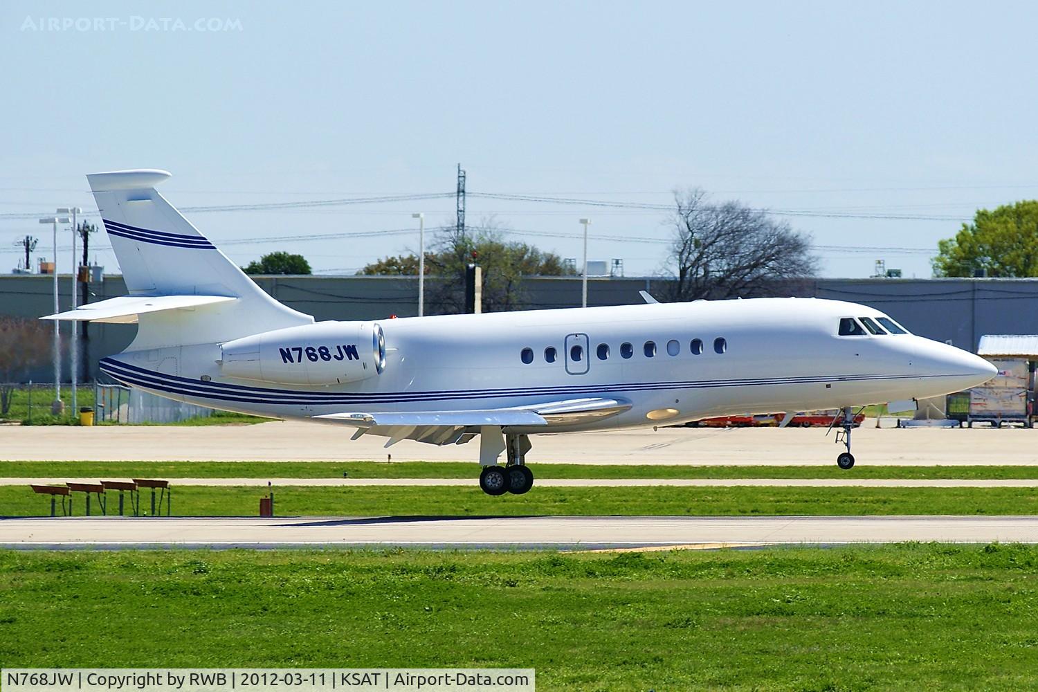 N768JW, 1999 Dassault Falcon 2000 C/N 72, Landing on 21.