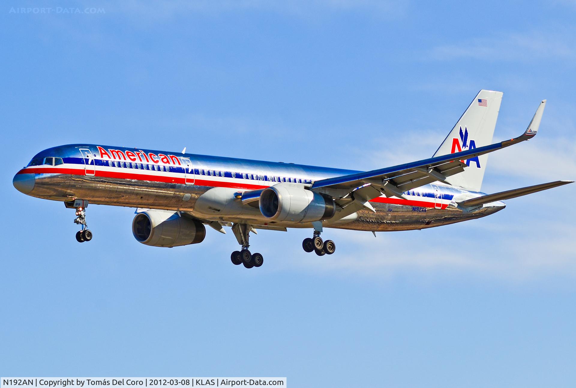 N192AN, 2001 Boeing 757-223 C/N 32386, N192AN American Airlines Boeing 757-223 (cn 32386/979)

- Las Vegas - McCarran International (LAS / KLAS)
USA - Nevada, March 8, 2012
Photo: Tomás Del Coro