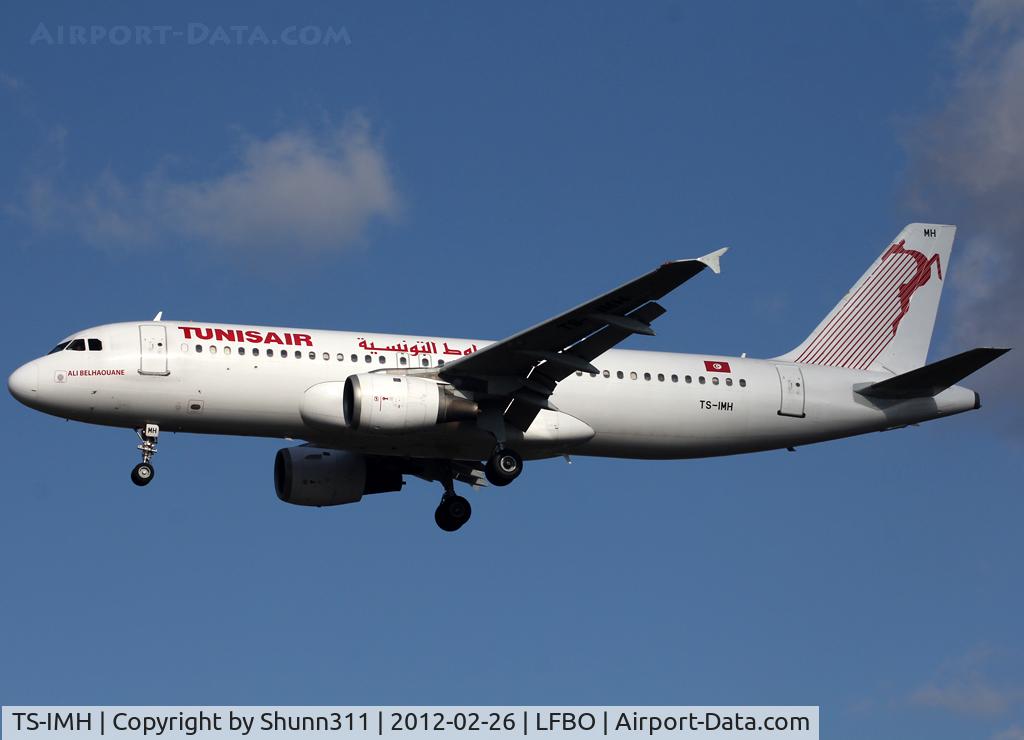 TS-IMH, 1993 Airbus A320-211 C/N 0402, Landing rwy 32L