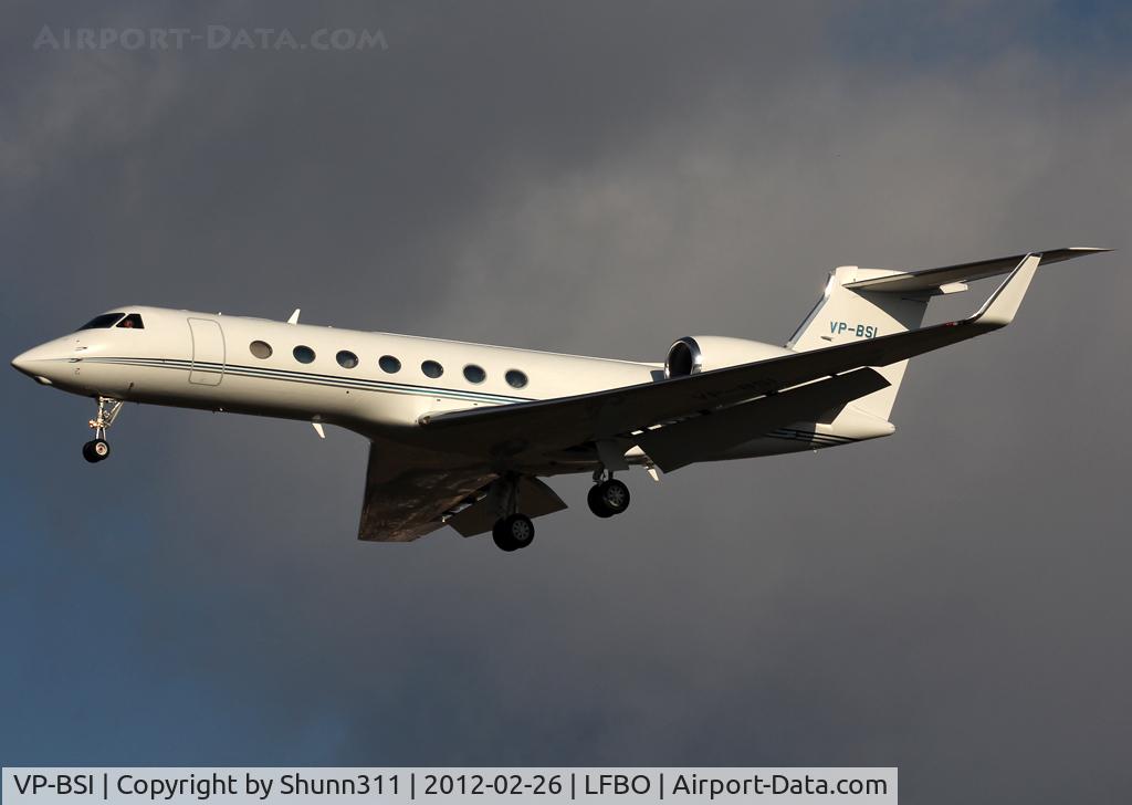 VP-BSI, 2005 Gulfstream Aerospace V-SP G550 C/N 5084, Landing rwy 32L
