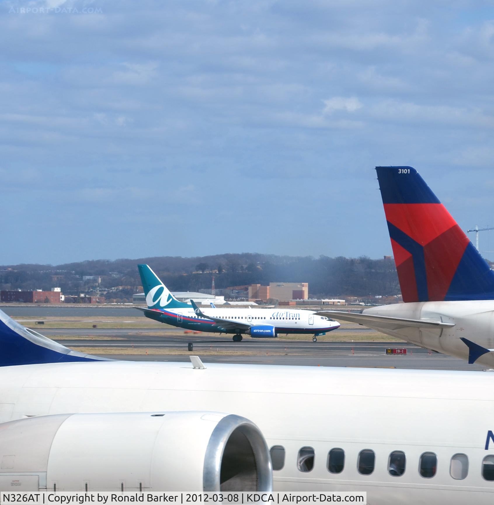 N326AT, 2007 Boeing 737-7BD C/N 33933, Takeoff DCA