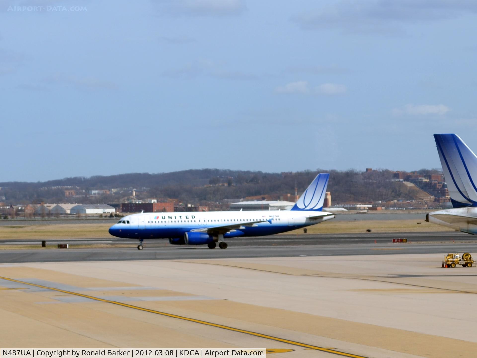 N487UA, 2002 Airbus A320-232 C/N 1669, DCA, VA