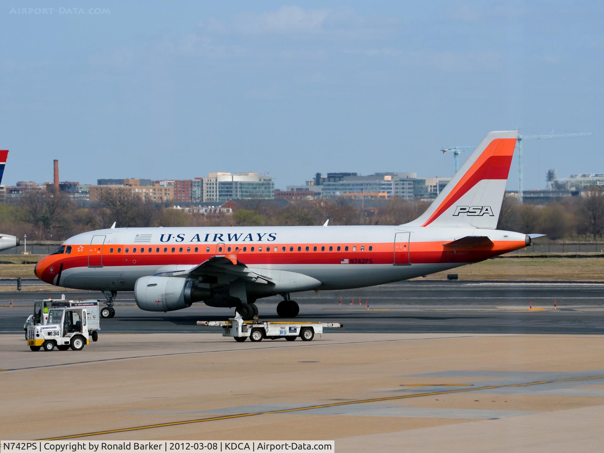 N742PS, 2000 Airbus A319-112 C/N 1275, DCA, VA