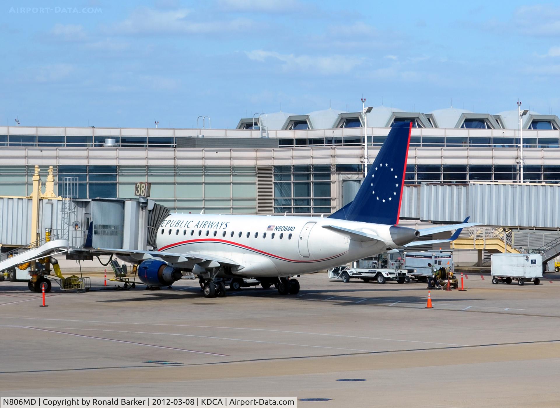 N806MD, 2004 Embraer 170SU (ERJ-170-100SU) C/N 17000019, DCA, VA