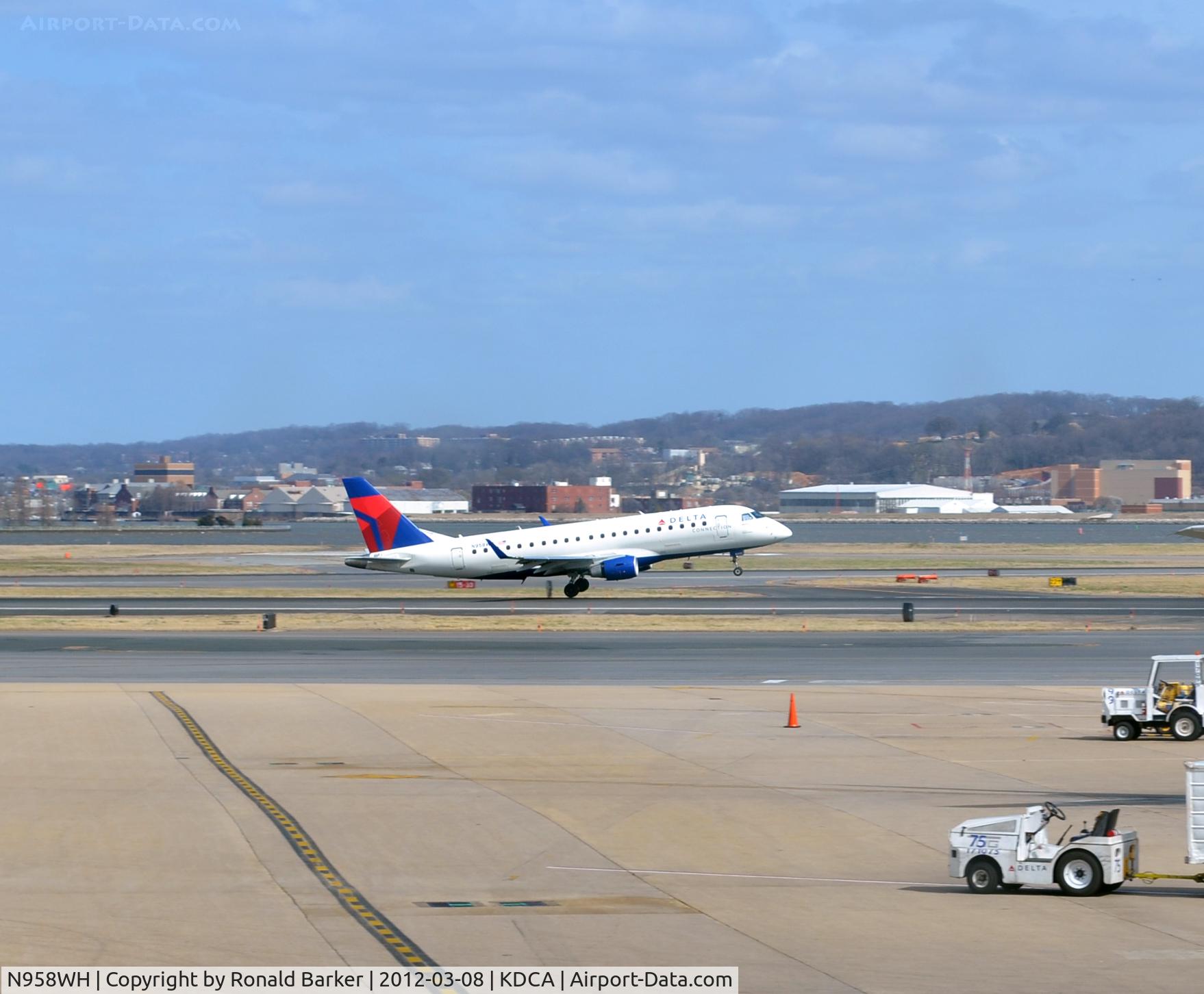 N958WH, 2008 Embraer 175LR (ERJ-170-200LR) C/N 17000248, Takeoff DCA