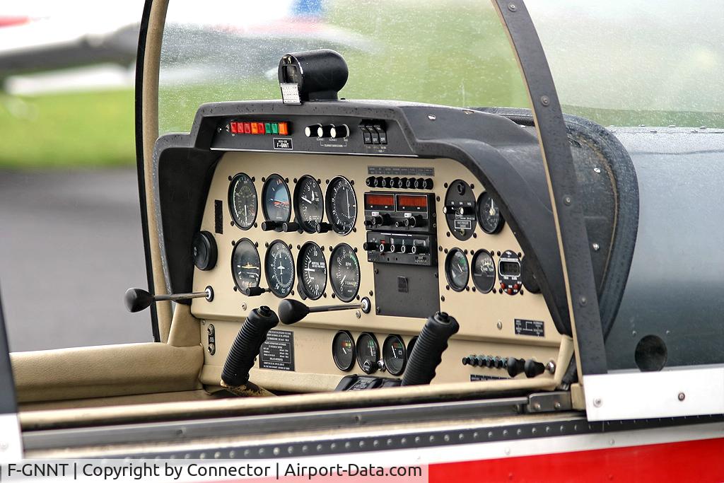 F-GNNT, 1994 Robin HR-200-120B C/N 285, A little peek inside the cockpit.