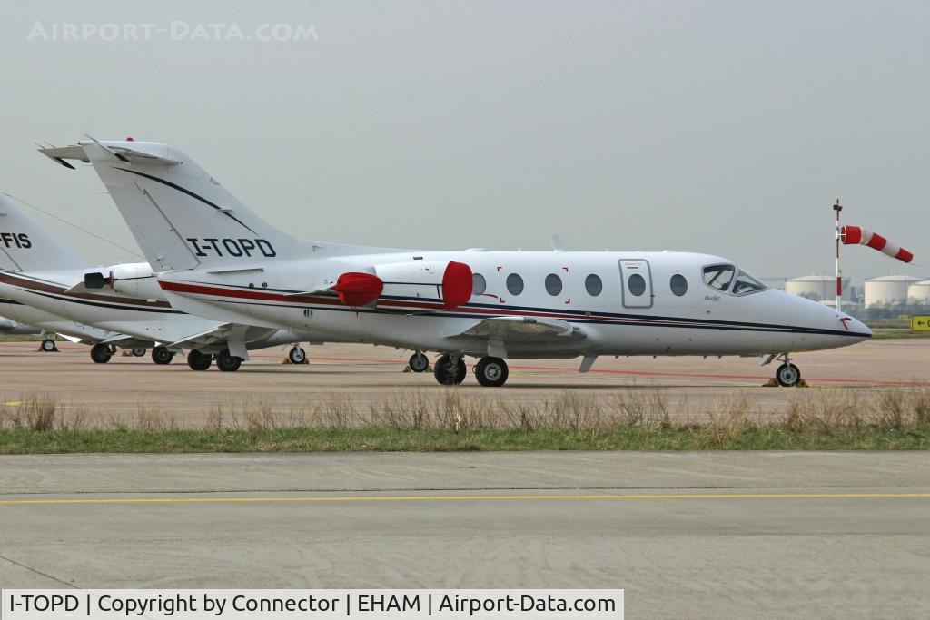I-TOPD, 1997 Beech 400A Beechjet C/N RK-163, Waiting at Amsterdam.