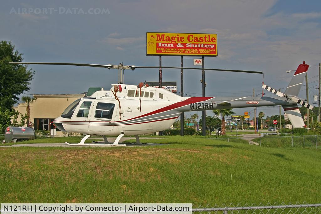N121RH, 1981 Bell 206B JetRanger III C/N 3443, Waiting for a scenic flight.