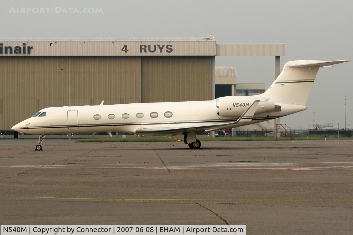 N540M, 2000 Gulfstream Aerospace G-V C/N 597, Waiting at Amsterdam.