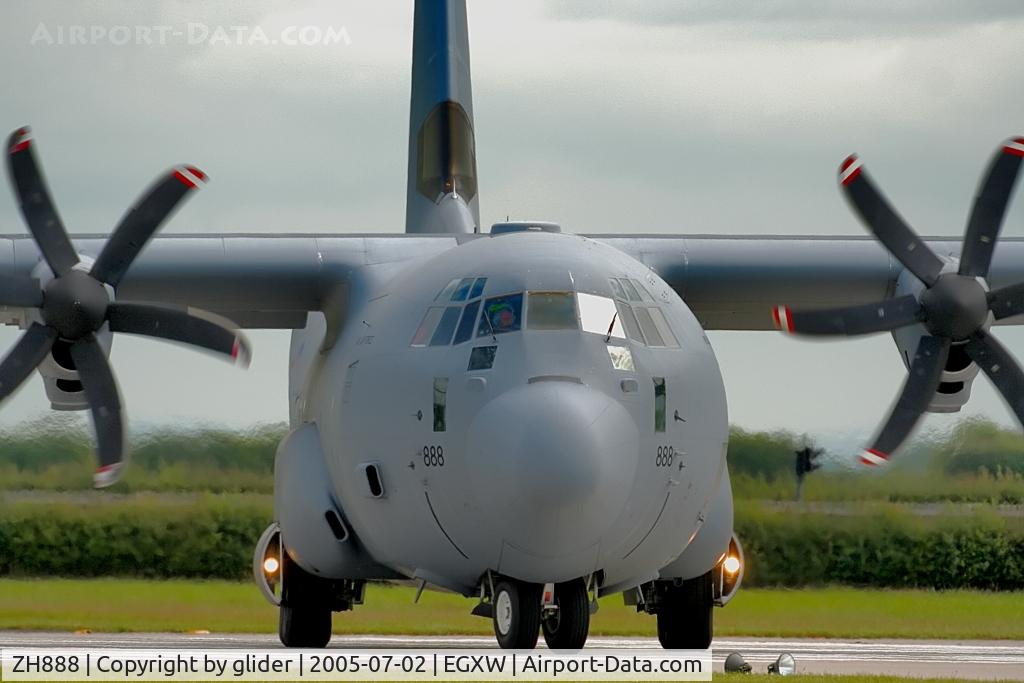 ZH888, 2000 Lockheed Martin C-130J Hercules C.5 C/N 382-5496, Close encounter imminent