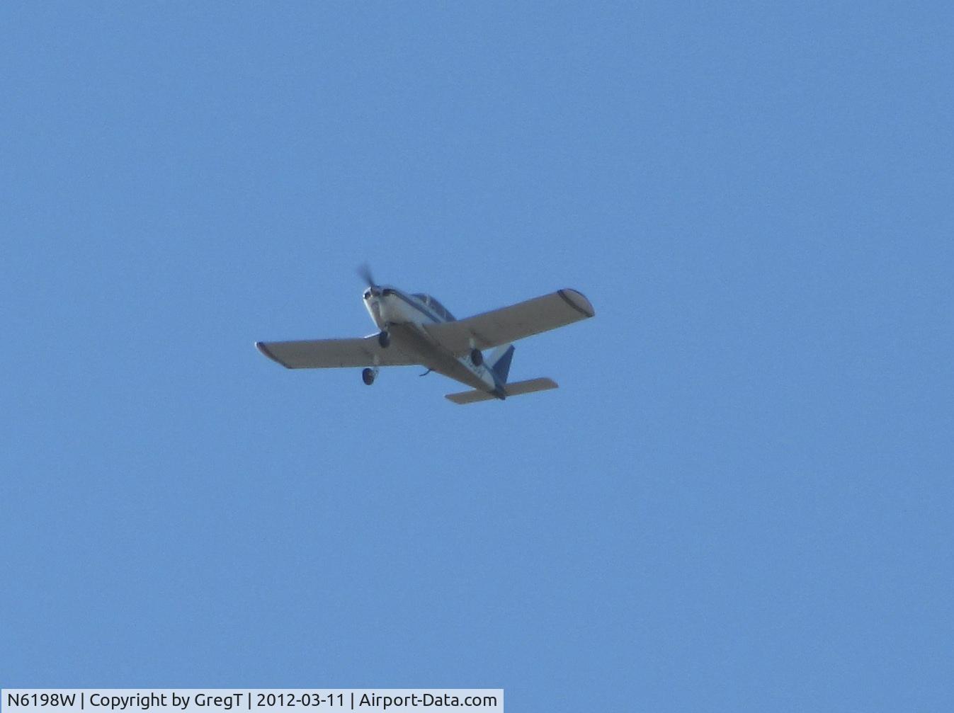 N6198W, 1964 Piper PA-28-140 C/N 28-20229, Flying over FtCollins