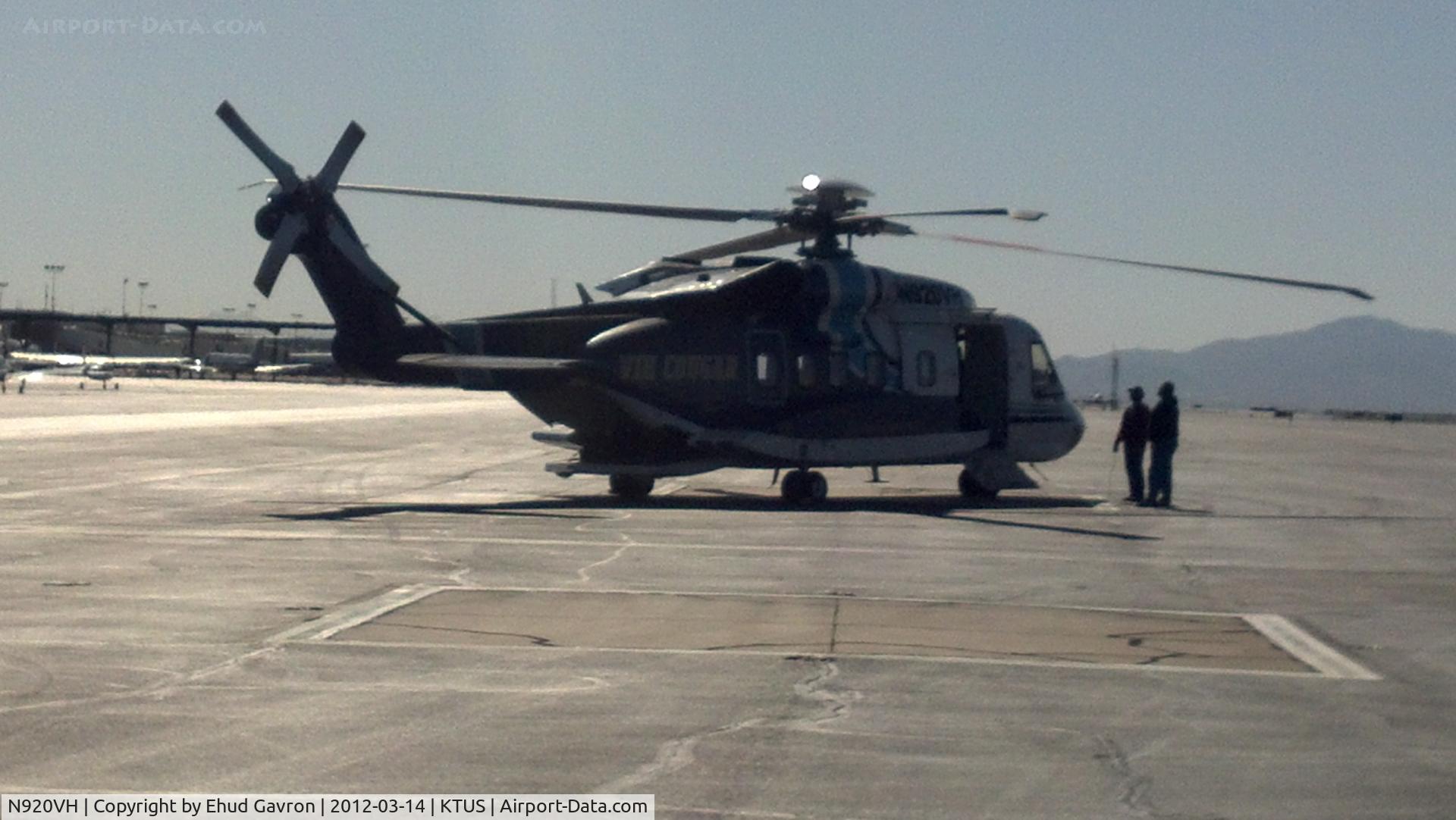 N920VH, 2007 Sikorsky S-92A C/N 920061, Cougar helicopter having a rest stop for some maintenance at KTUS