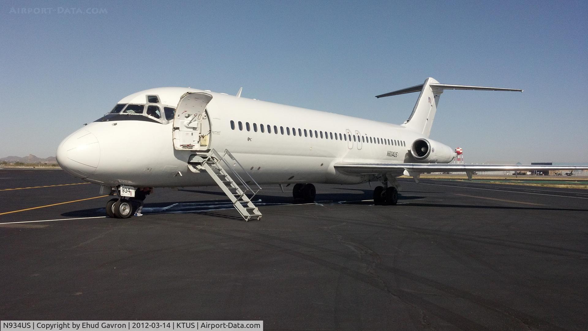 N934US, 1980 Douglas DC-9-34 C/N 48124, Unmarked aircraft at KTUS