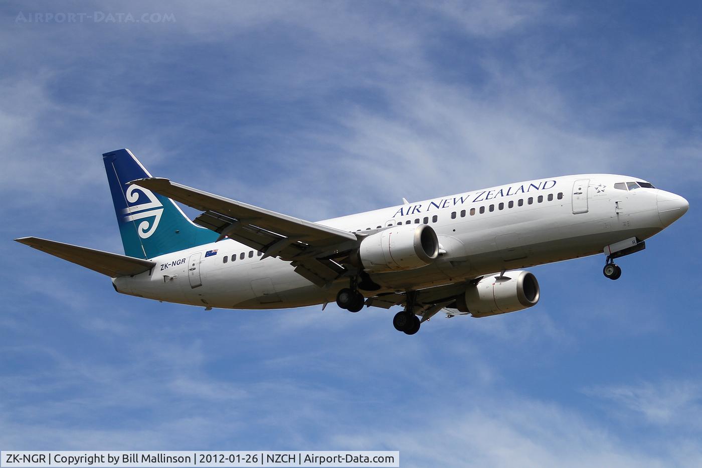 ZK-NGR, 1998 Boeing 737-33A C/N 27460, finals to 29