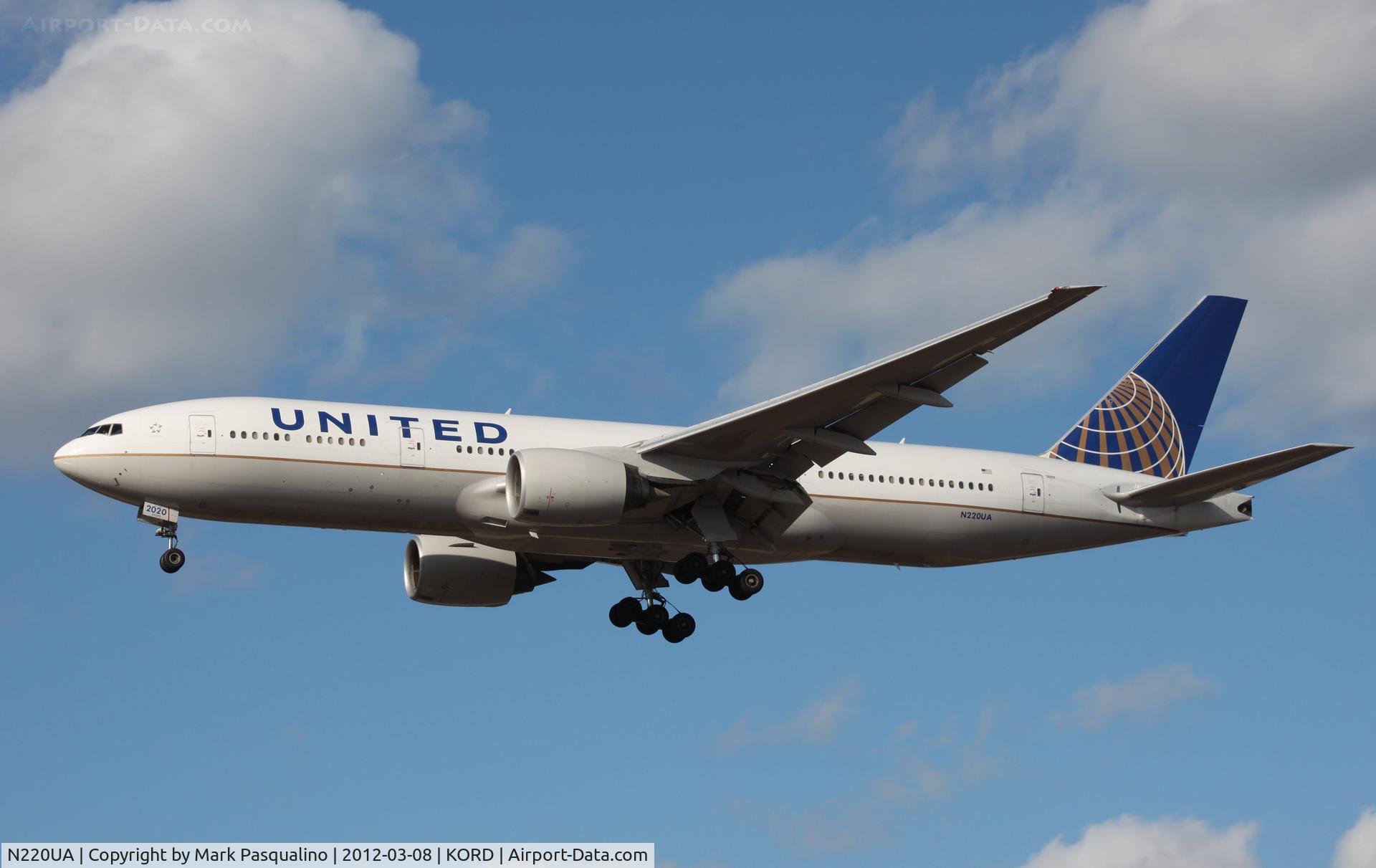 N220UA, 2001 Boeing 777-222 C/N 30223, Boeing 777-200