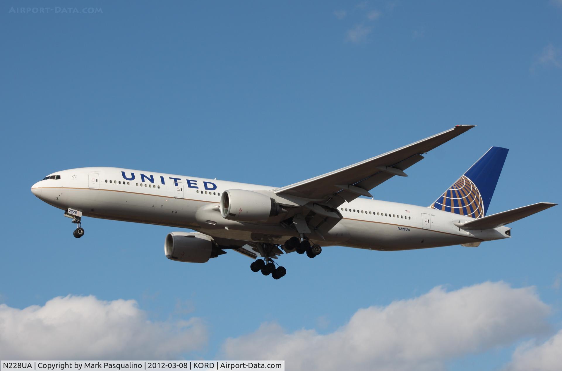 N228UA, 2002 Boeing 777-222 C/N 30556, Boeing 777-200