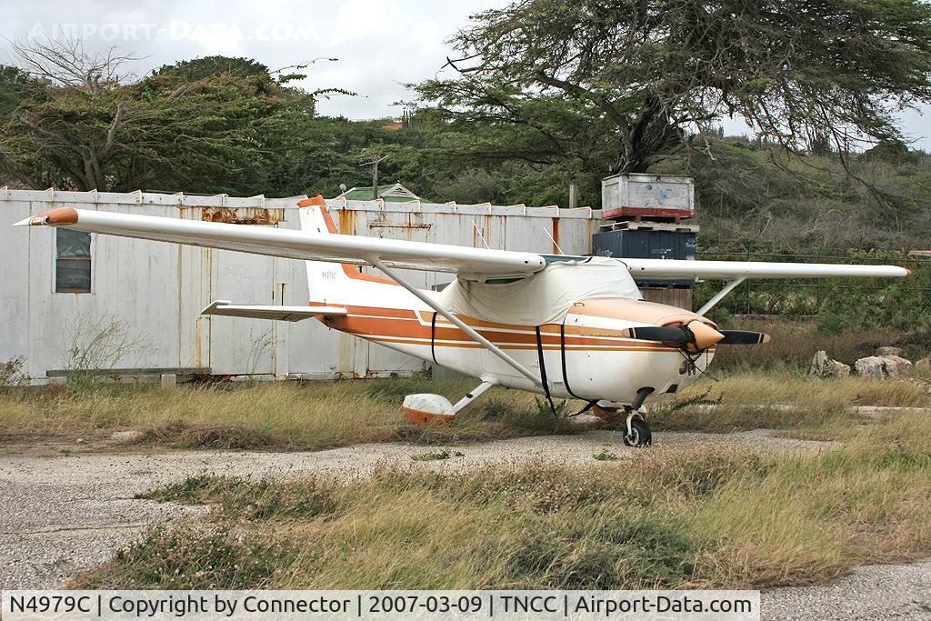 N4979G, 1979 Cessna 172N C/N 17273526, Probably hasn't been used for a while.