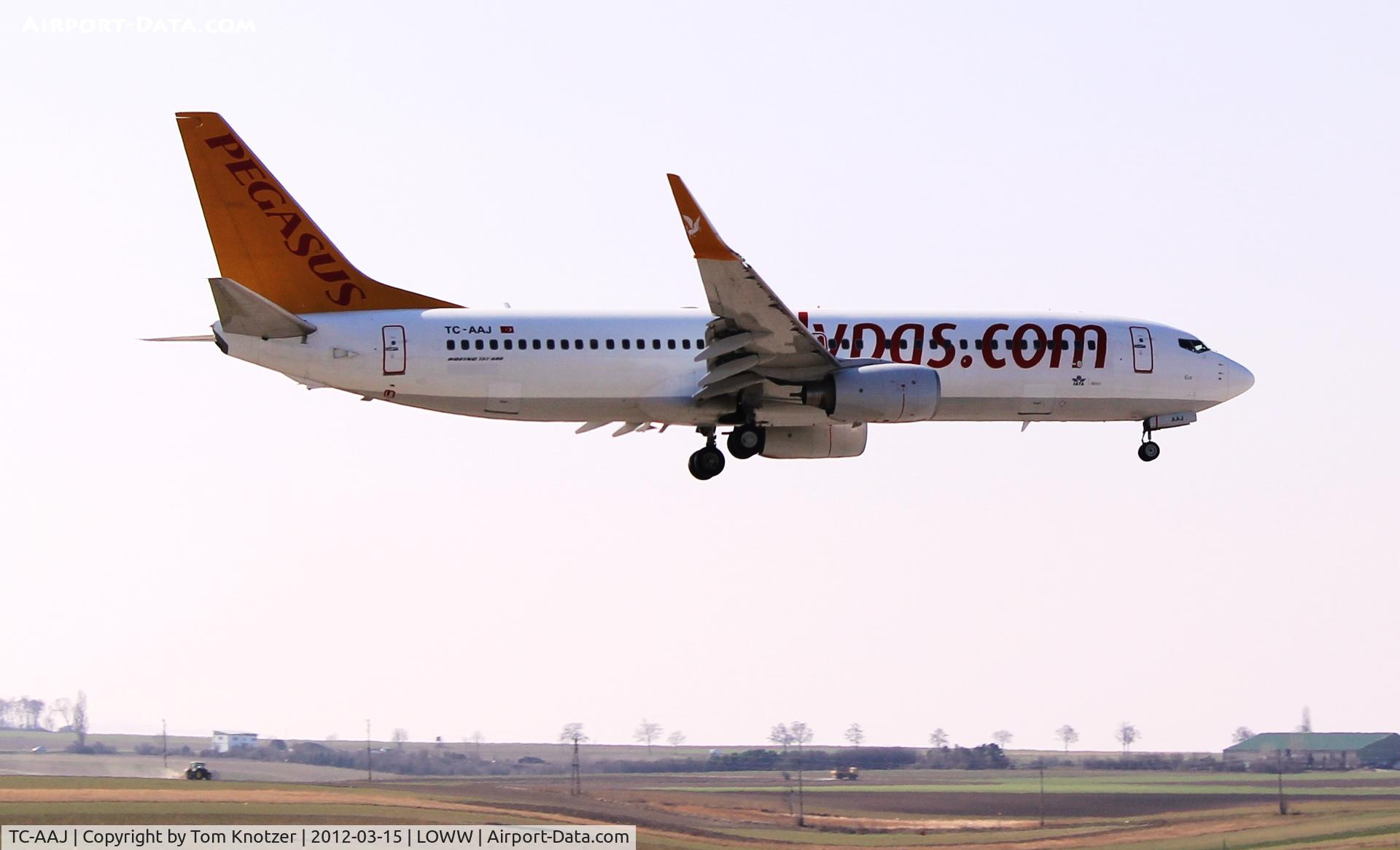 TC-AAJ, 2009 Boeing 737-82R C/N 35702, Runway 16/34
