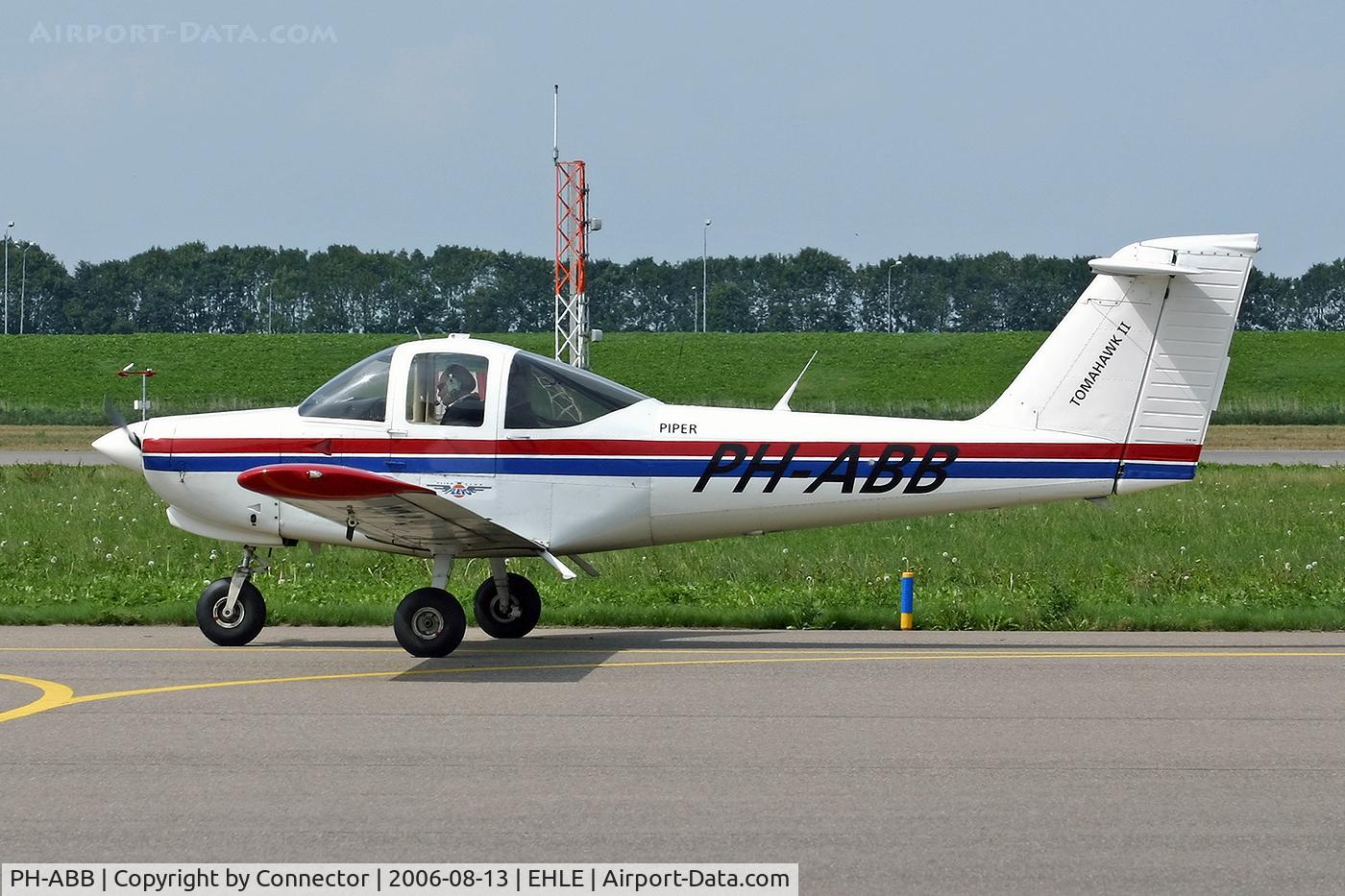 PH-ABB, 1982 Piper PA-38-112 Tomahawk Tomahawk C/N 38-82A0005, No description.