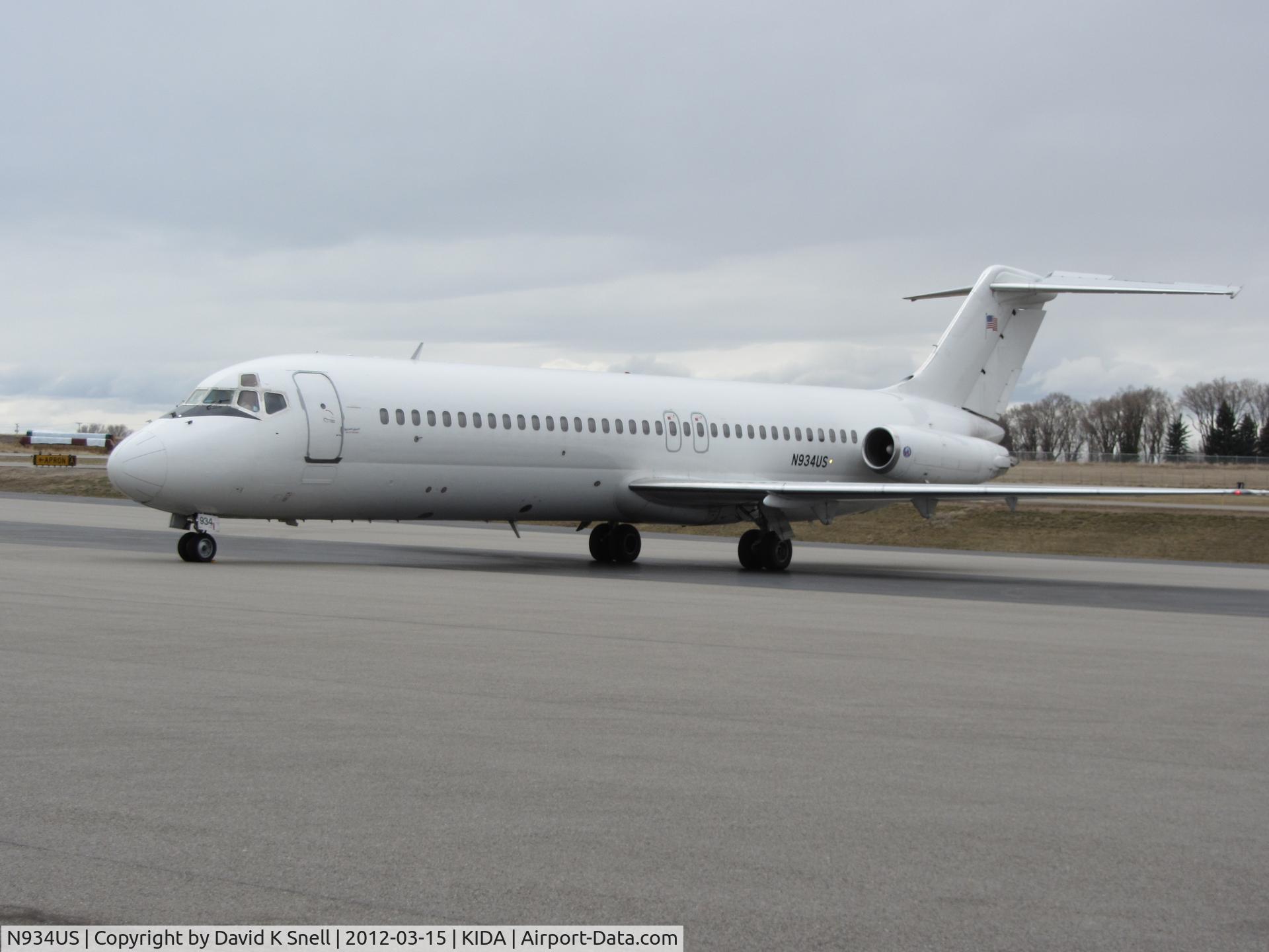 N934US, 1980 Douglas DC-9-34 C/N 48124, On the ramp at Aero Mark.
