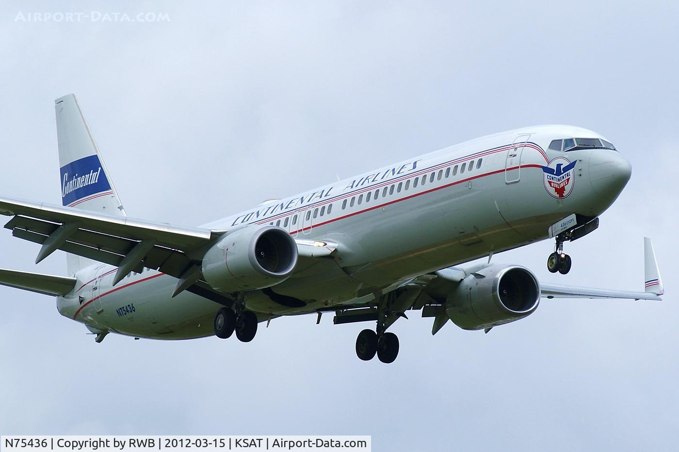N75436, 2009 Boeing 737-924/ER C/N 33531, On approach 12R