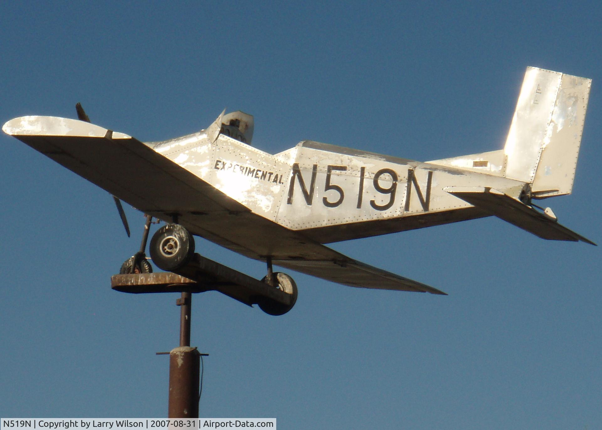 N519N, Parker Jeanie's Teenie C/N DMR1, Mounted on a pole on Airport Road, Nampa, Idaho

N 43	35.212  W 116 32.617