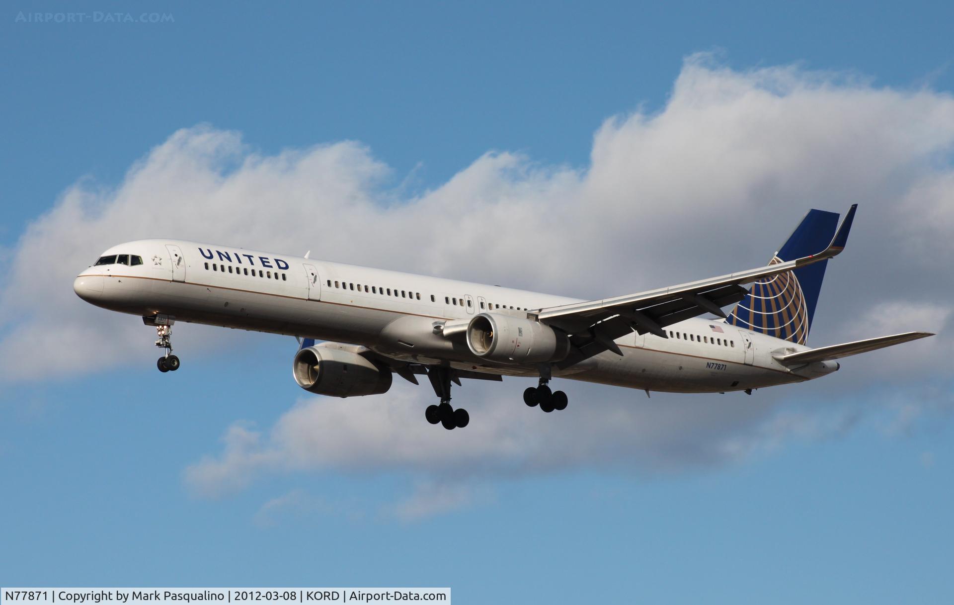 N77871, 2003 Boeing 757-33N C/N 33526, Boeing 757-300