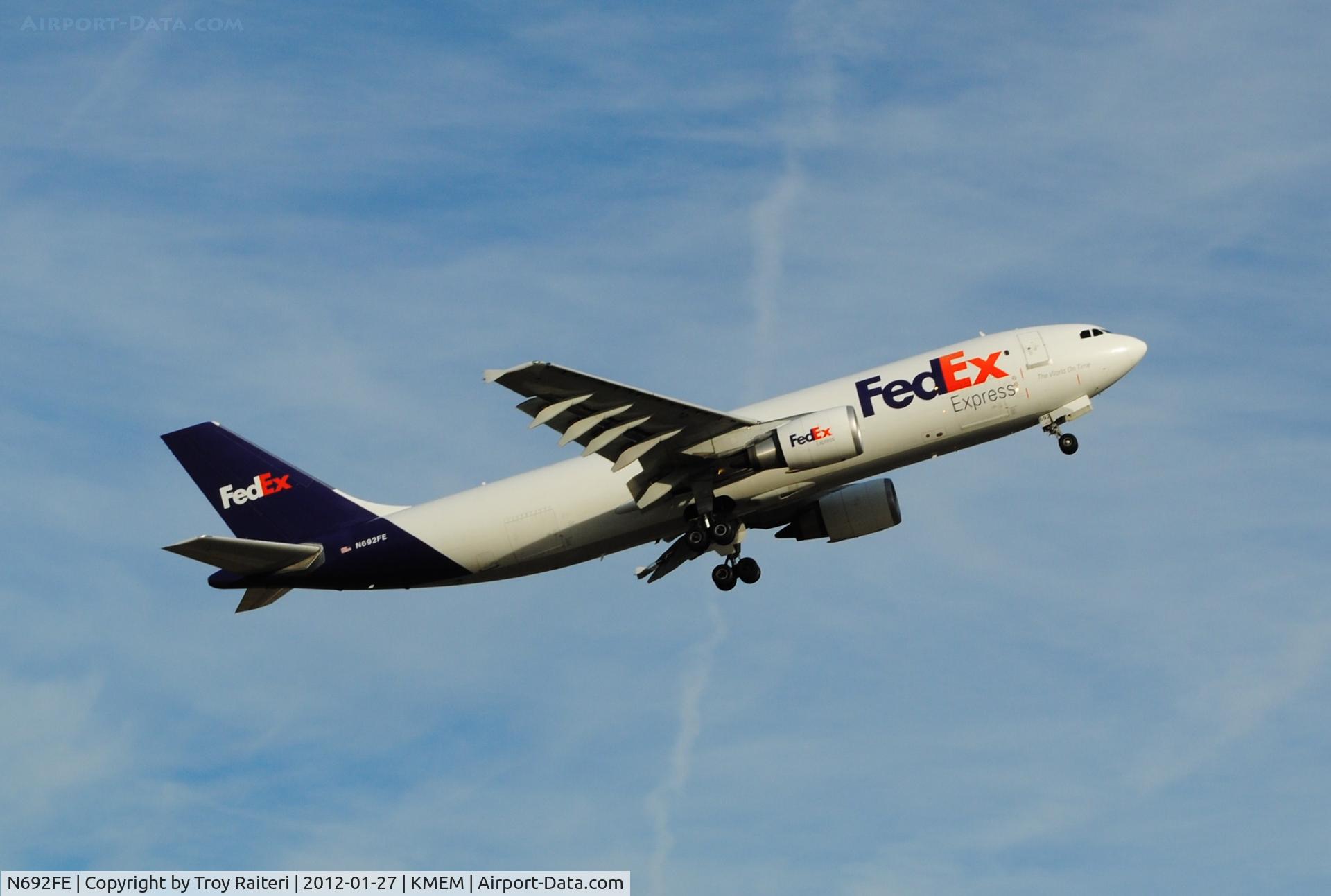 N692FE, 2007 Airbus A300F4-605R C/N 0878, The last A300 ever built takes off from runway 18R of MEM