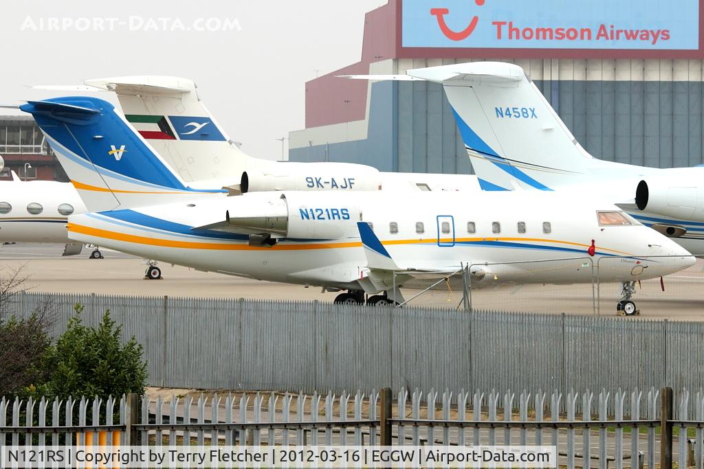 N121RS, 2003 Bombardier Challenger 604 (CL-600-2B16) C/N 5572, 2003 Bombardier CL-600-2B16, c/n: 5572 at Luton