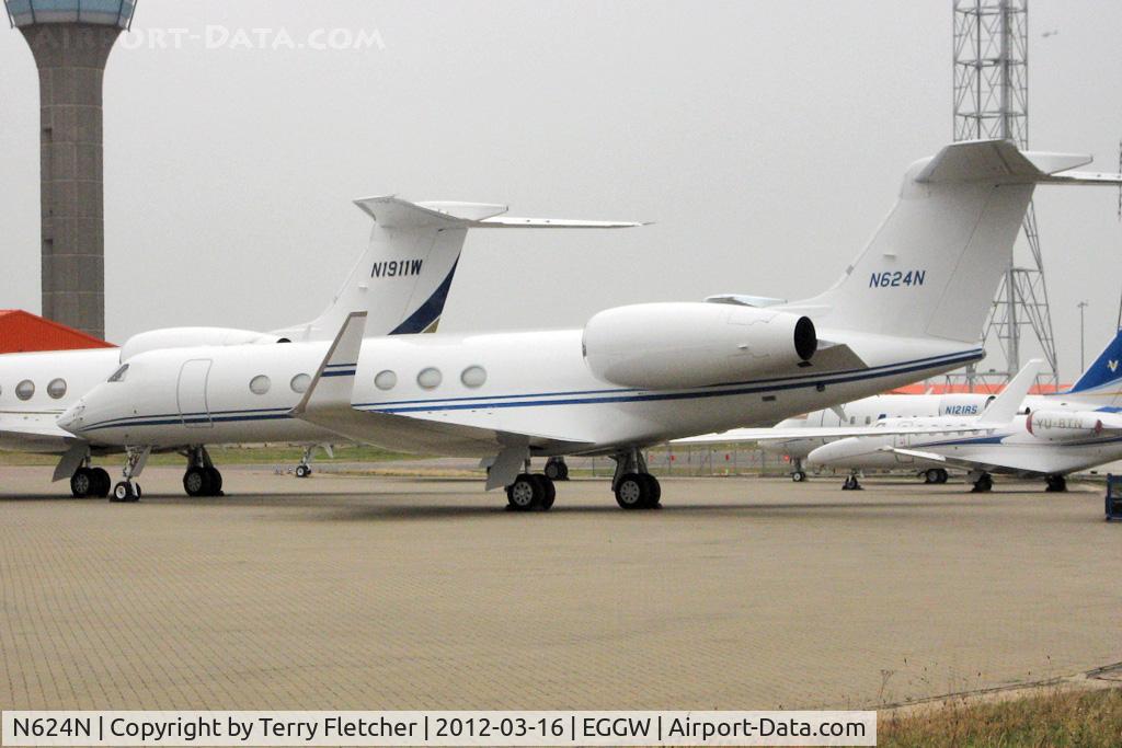 N624N, 2002 Gulfstream Aerospace G-V C/N 681, 2002 Gulfstream Aerospace G-V, c/n: 681 at Luton