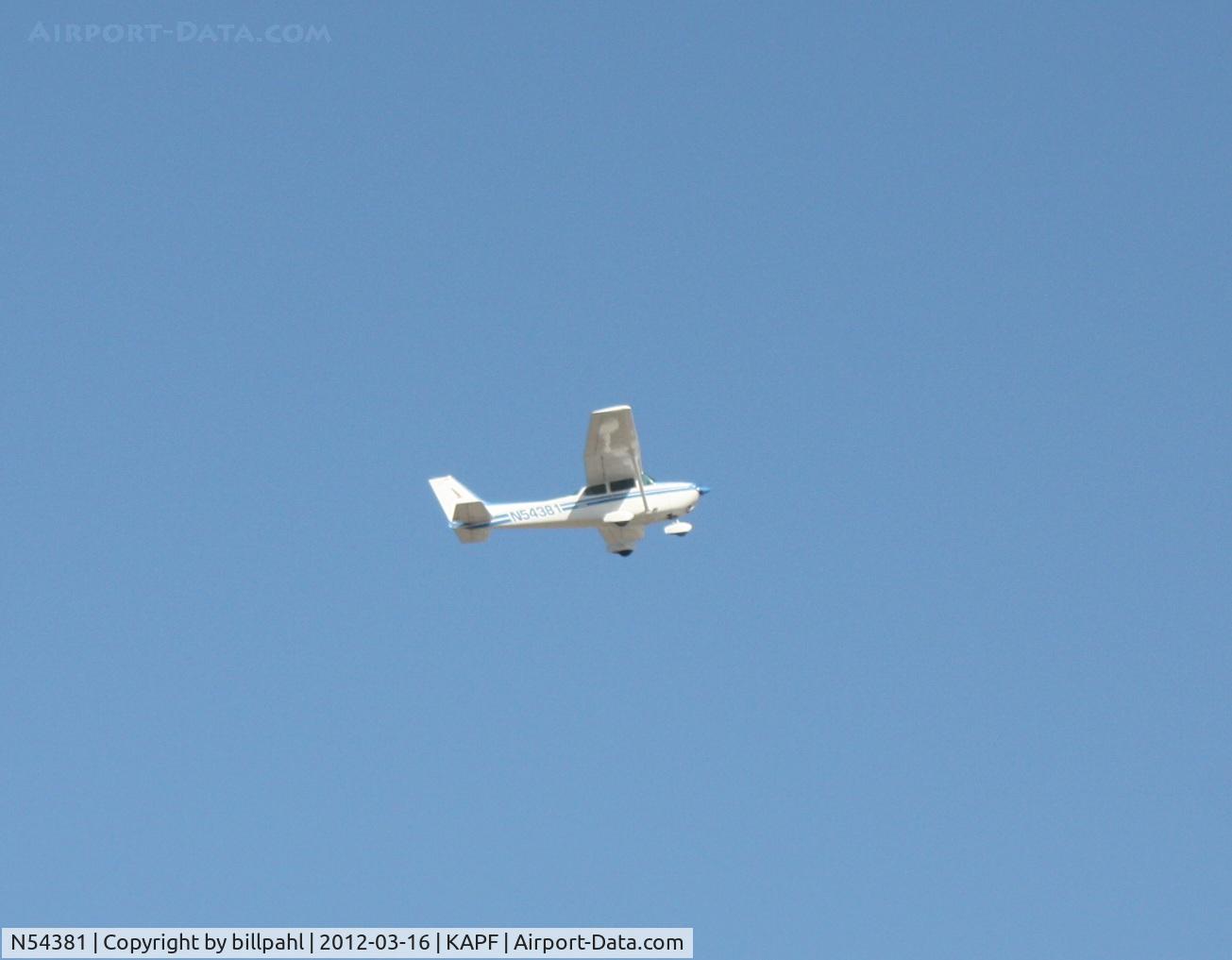 N54381, 1981 Cessna 172P C/N 17274968, Shortly after taking off from Naples Municipal
