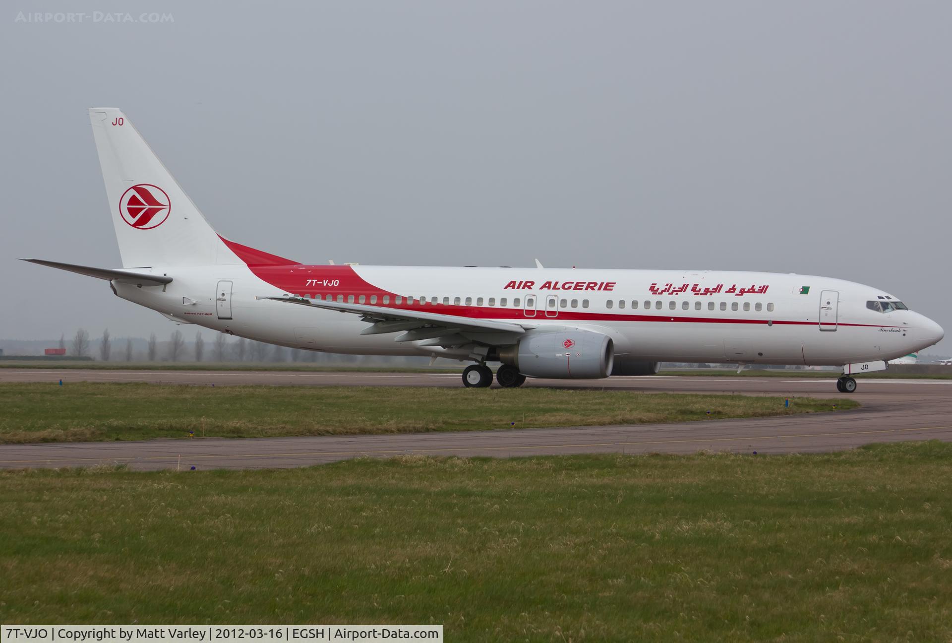 7T-VJO, 2001 Boeing 737-8D6 C/N 30207, Departing EGSH after spray by Air Livery.