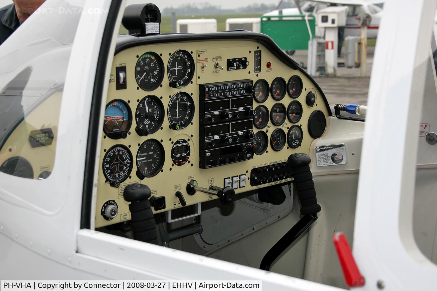 PH-VHA, 2006 Tecnam P-2002JF Sierra C/N 030, A little peek inside the cockpit.