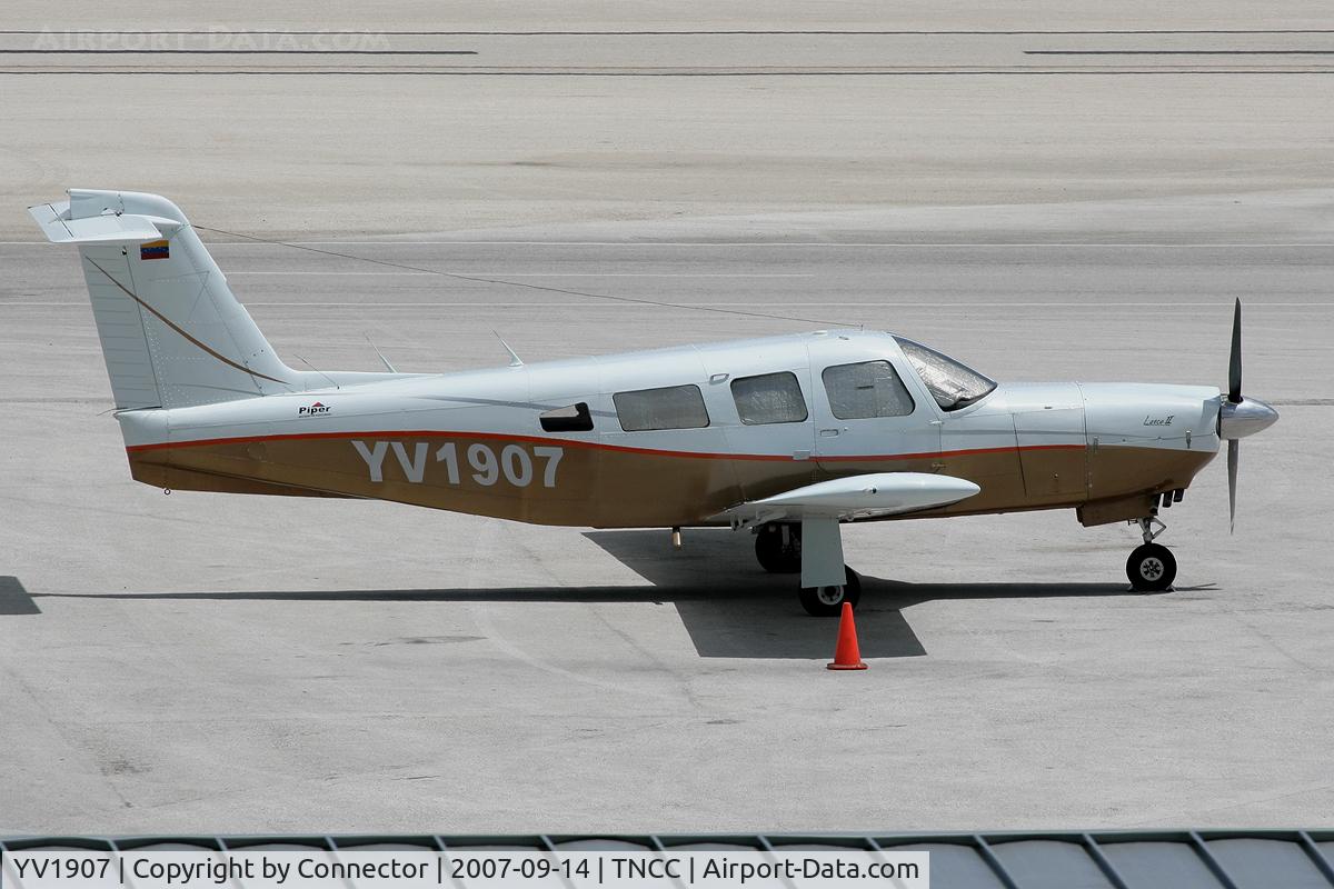 YV1907, Piper PA-32RT-300 Lance II C/N Not found YV1907, Waiting in the hot sun of Curacao.