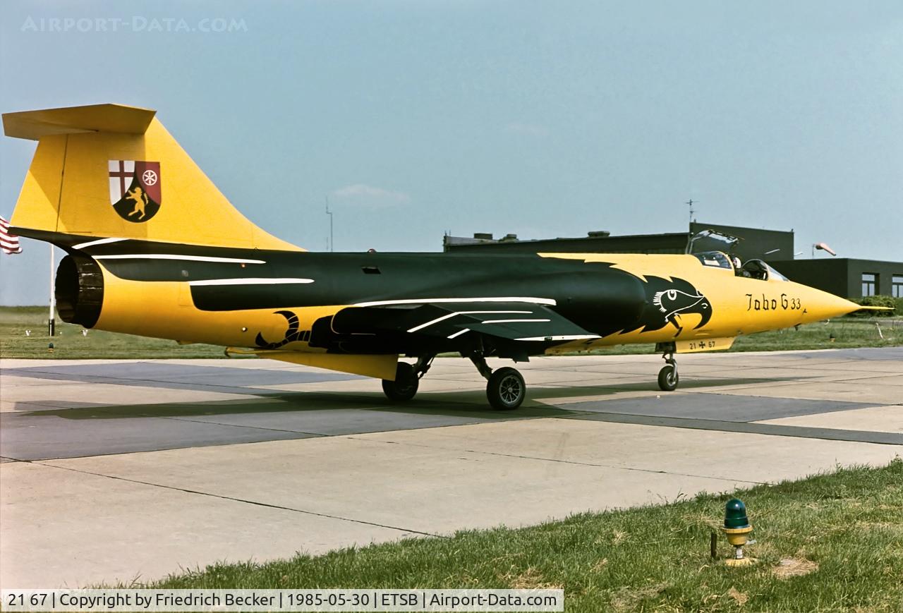 21 67, Lockheed F-104G Starfighter C/N 683-7036, taxying to the active