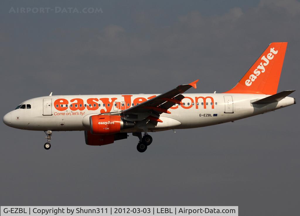 G-EZBL, 2007 Airbus A319-111 C/N 3053, Landing rwy 25R
