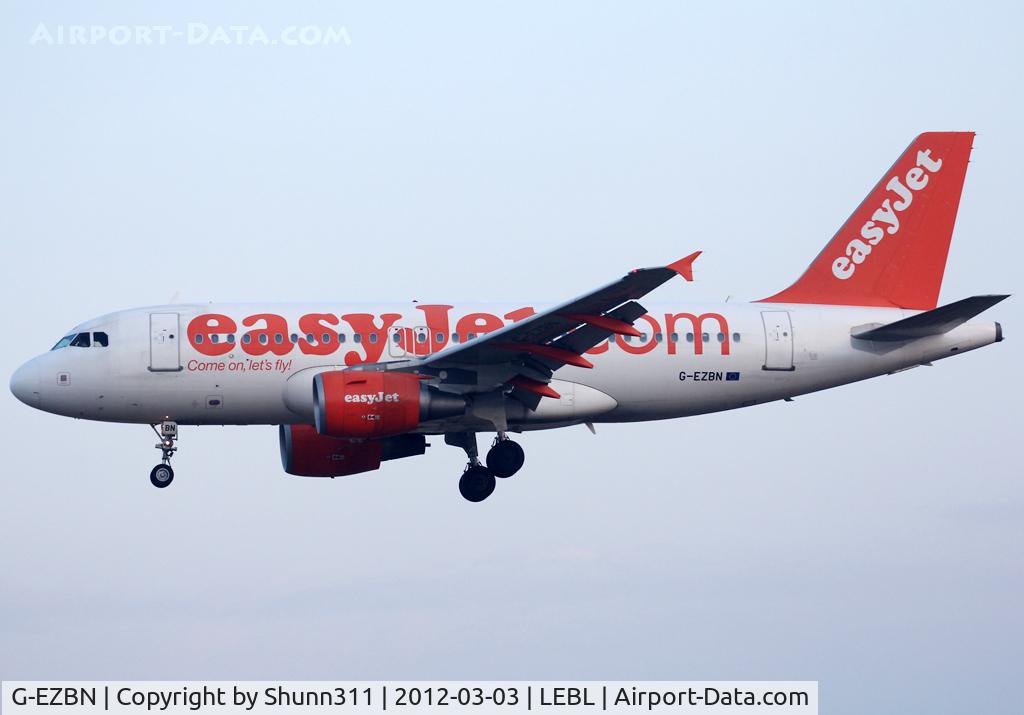G-EZBN, 2007 Airbus A319-111 C/N 3061, Landing rwy 25R