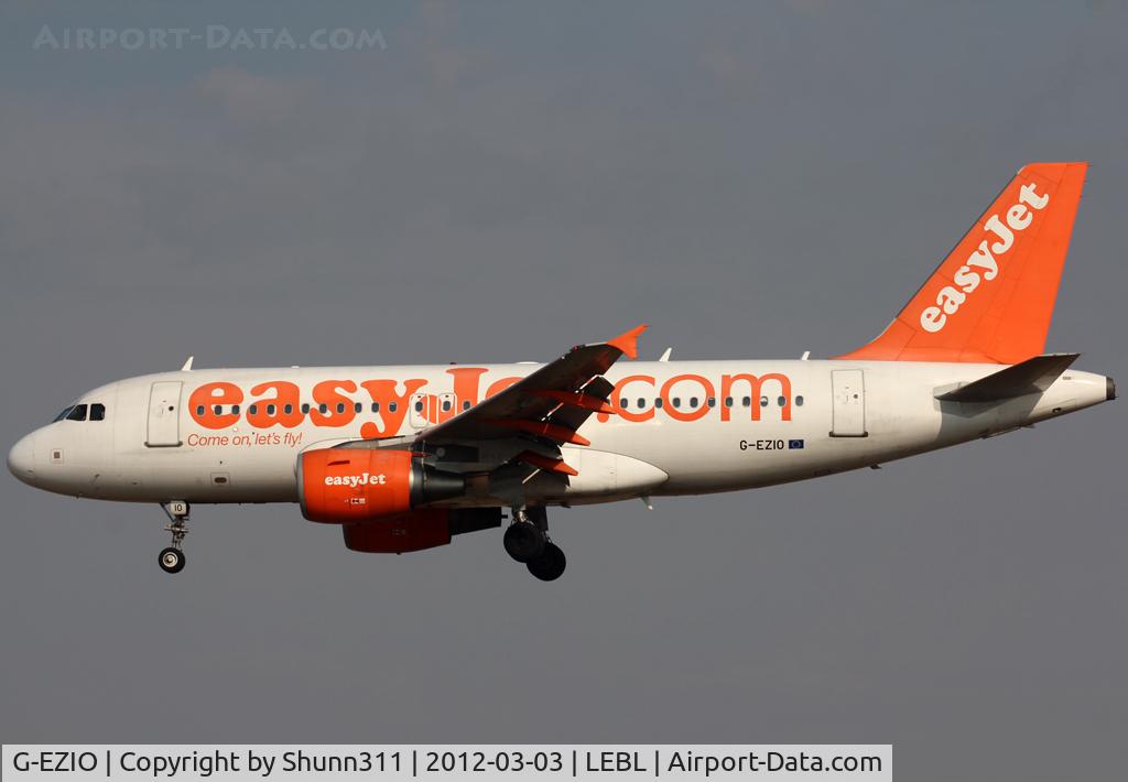 G-EZIO, 2005 Airbus A319-111 C/N 2512, Landing rwy 25R
